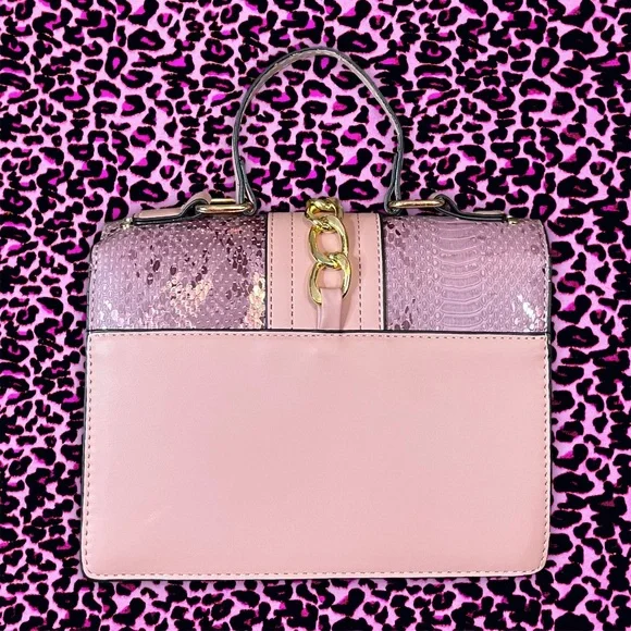 Pink snakeskin print medium sized rectangular shaped purse with detachable strap - Picture 2 of 4